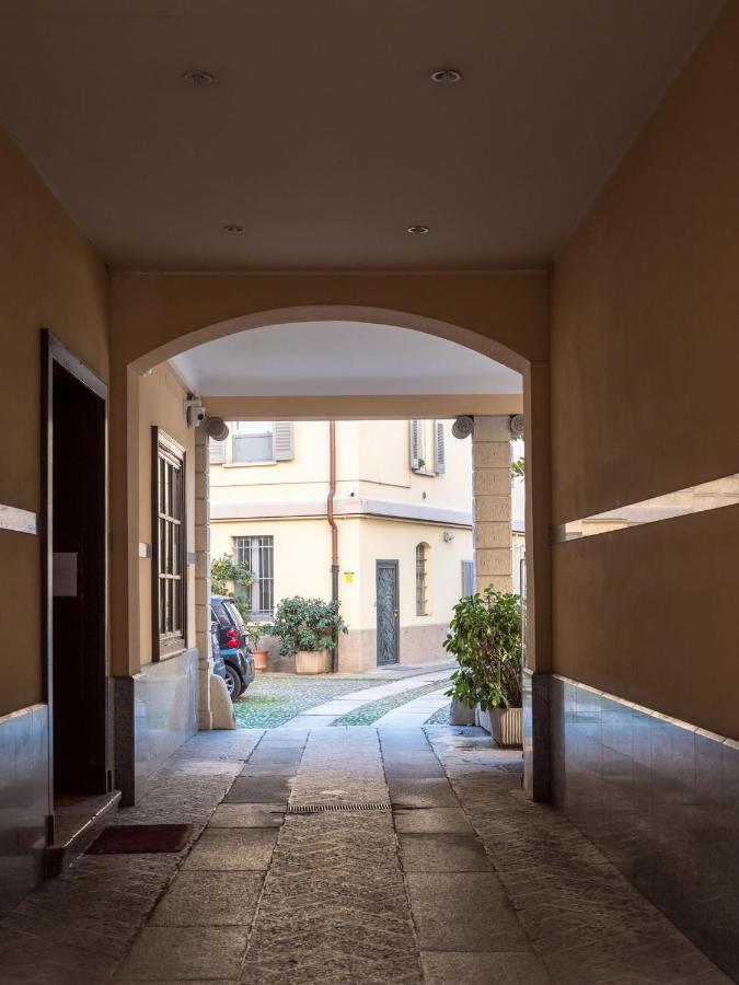 The Best Rent - Studio Nearby Sant'Agostino Metro Милано Екстериор снимка